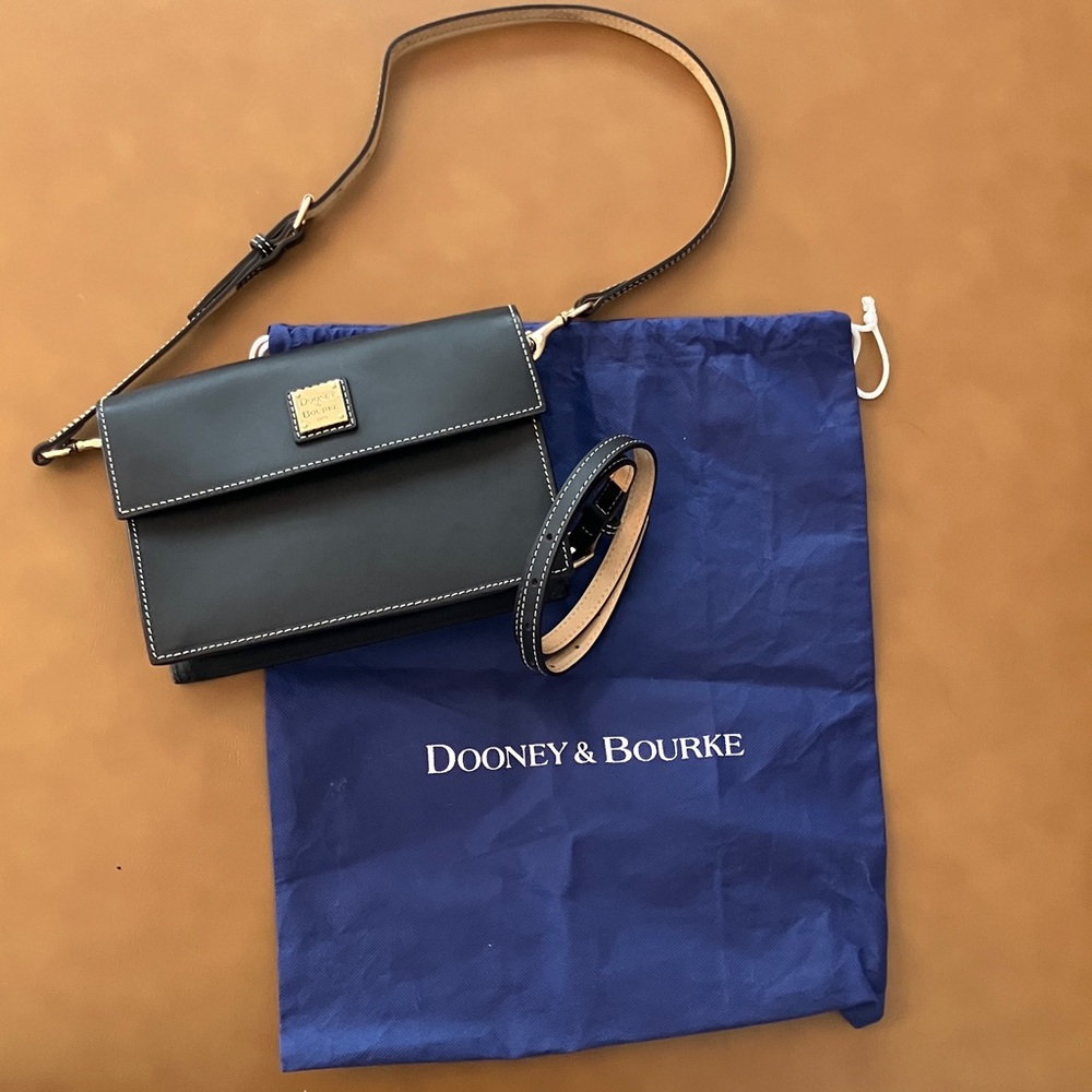 Dooney & Bourke Black Leather Shoulder Bag! Pretty and light inside lining! - Picture 7 of 11